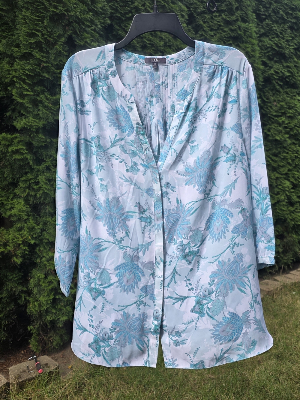 NYDJ Pleated Back Floral Blouse Blue & White 1X